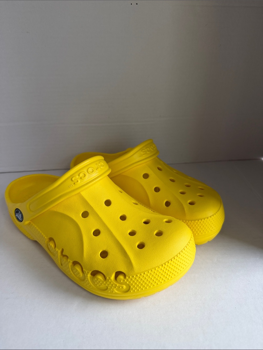 CROCS Classic Clog Sandals in Bright Yellow Size 8 Women’s 6 men’s